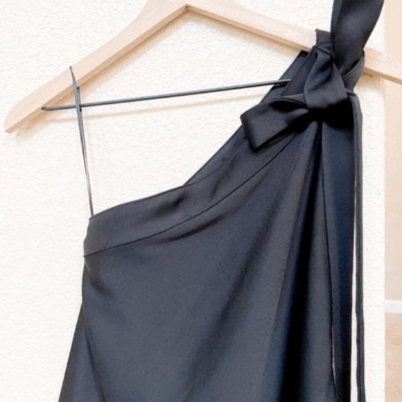 Deess - Picture 2 of 2